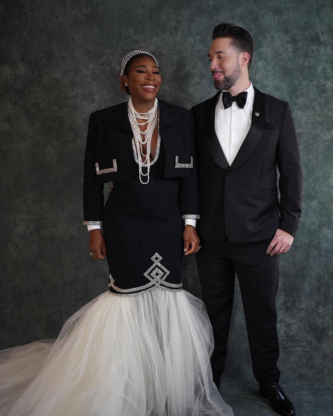 Serena Williams is pregnant, as she reveals in her 2023 Met Gala outfit.