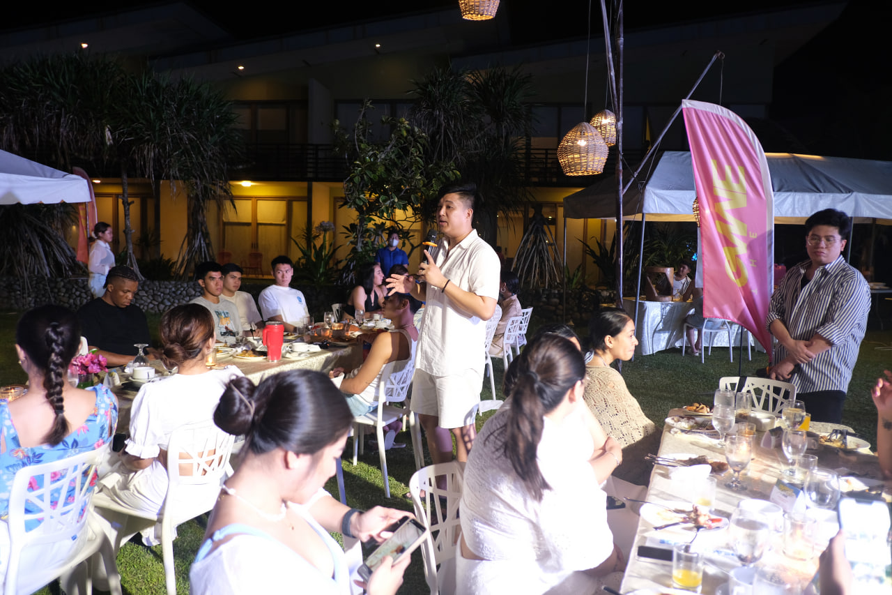 Founder and publisher of The GAME, James Leonard Cruz, personally welcomes and thanks all the guests of #TheGAMESummer during their beachside dinner.