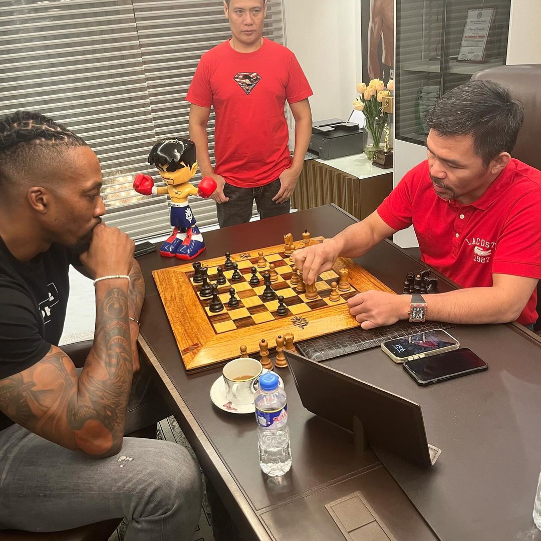 Dwight Howard playing chess with Manny Pacquiao
