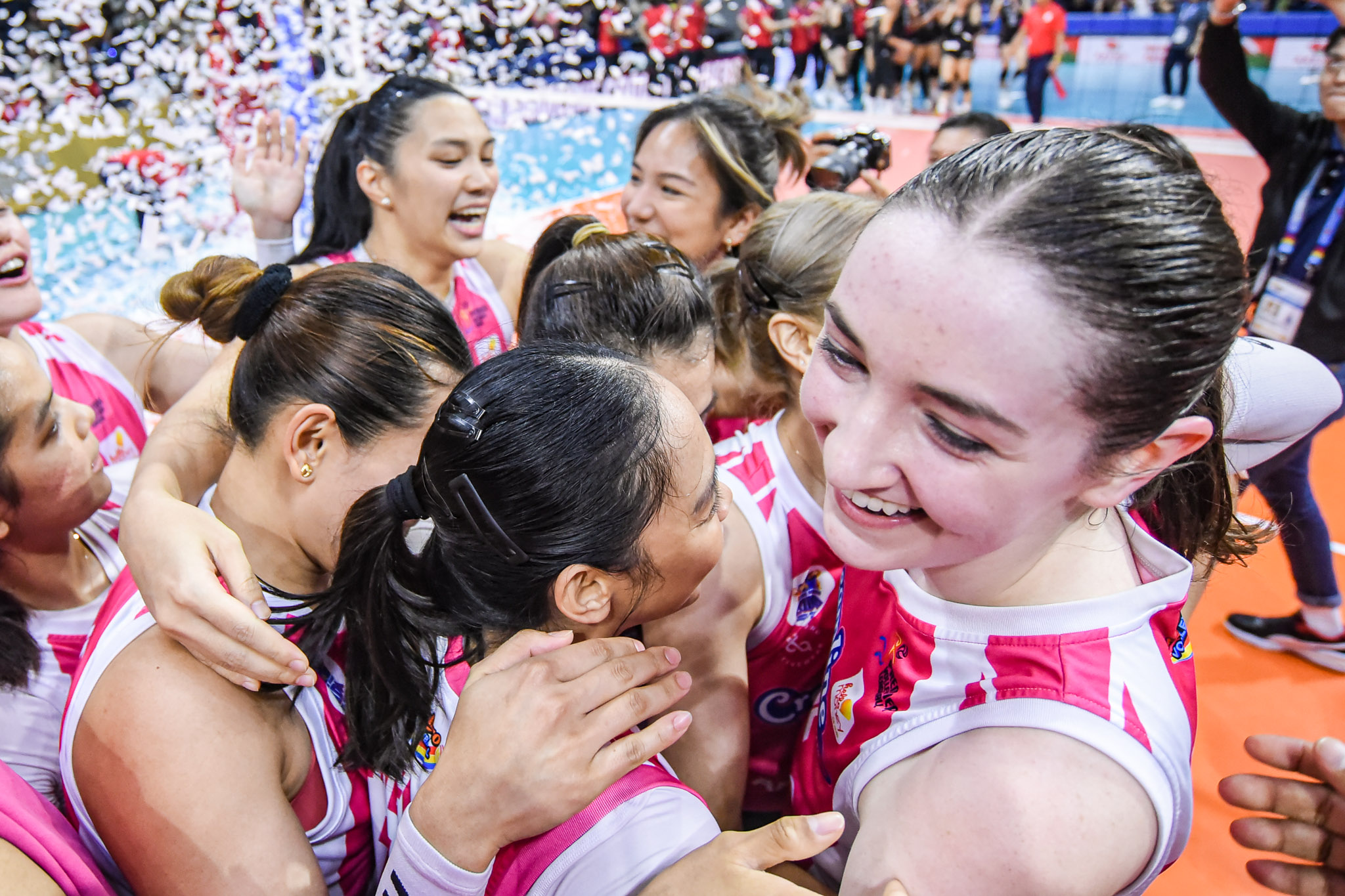 The Creamline Cool Smashers celebrating their Invitational Conference Championship