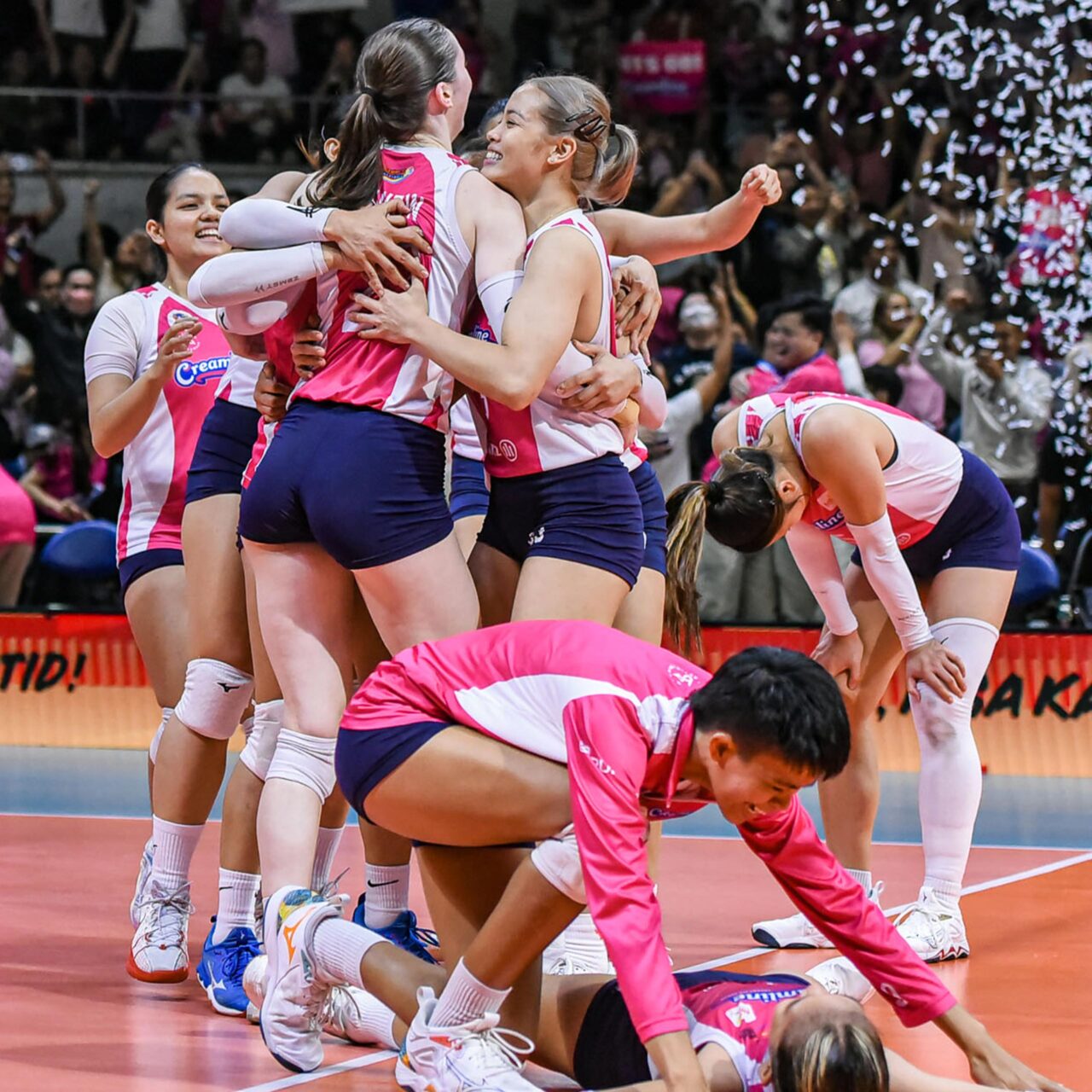 A Team photo of the Creamline Cool Smashers