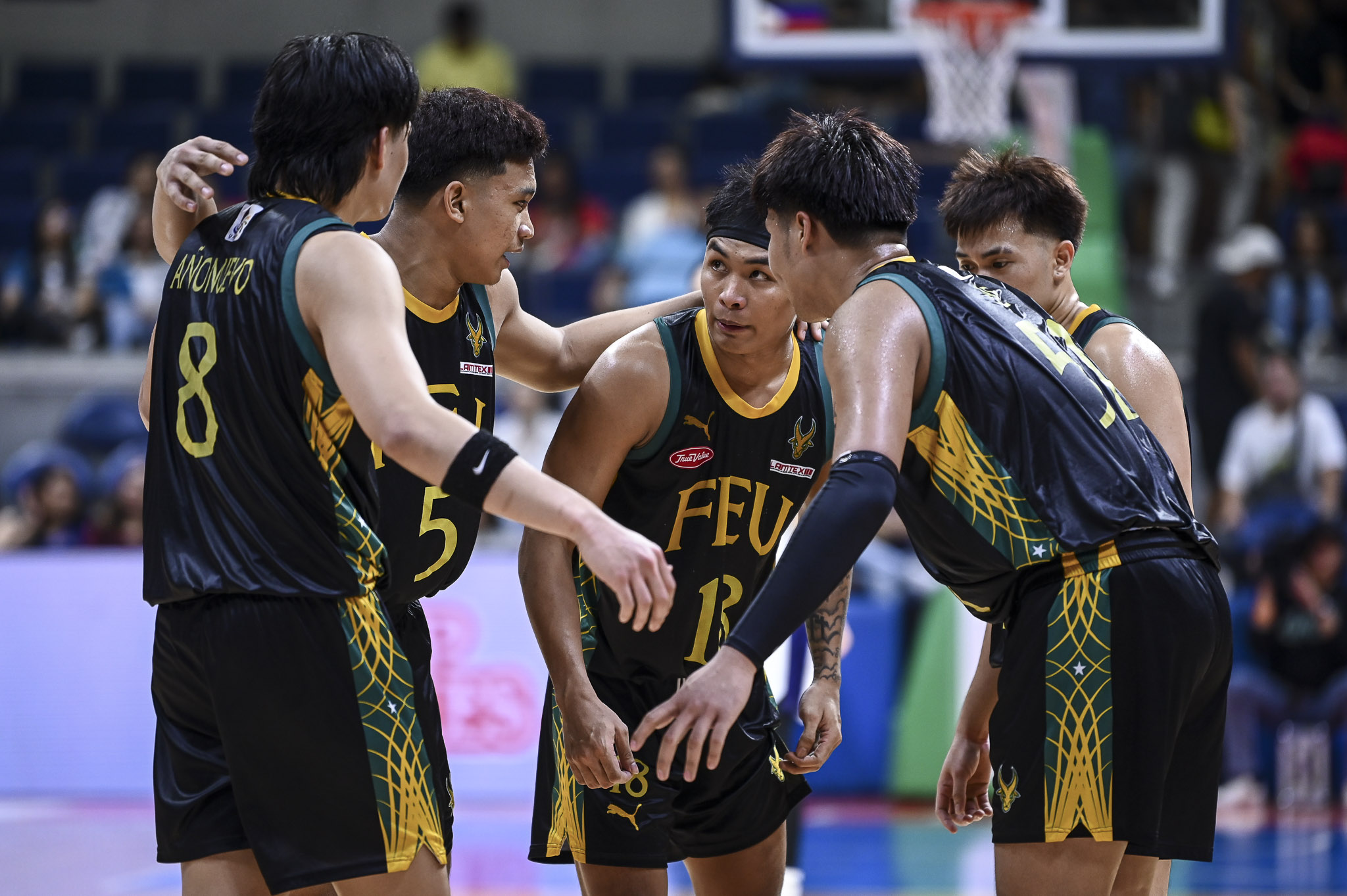 A team shot of the FEU Tamaraws during Sean Chambers' debut