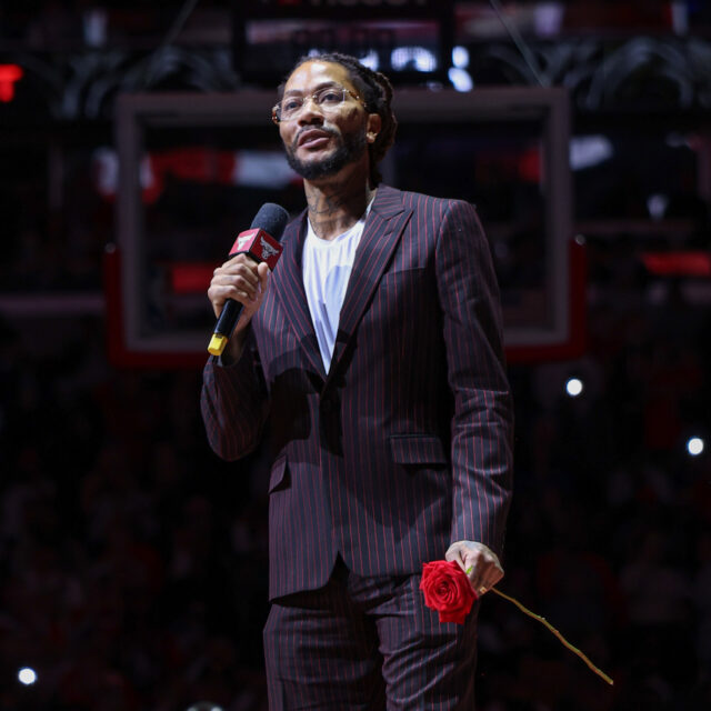 Derrick Rose during his halftime speech