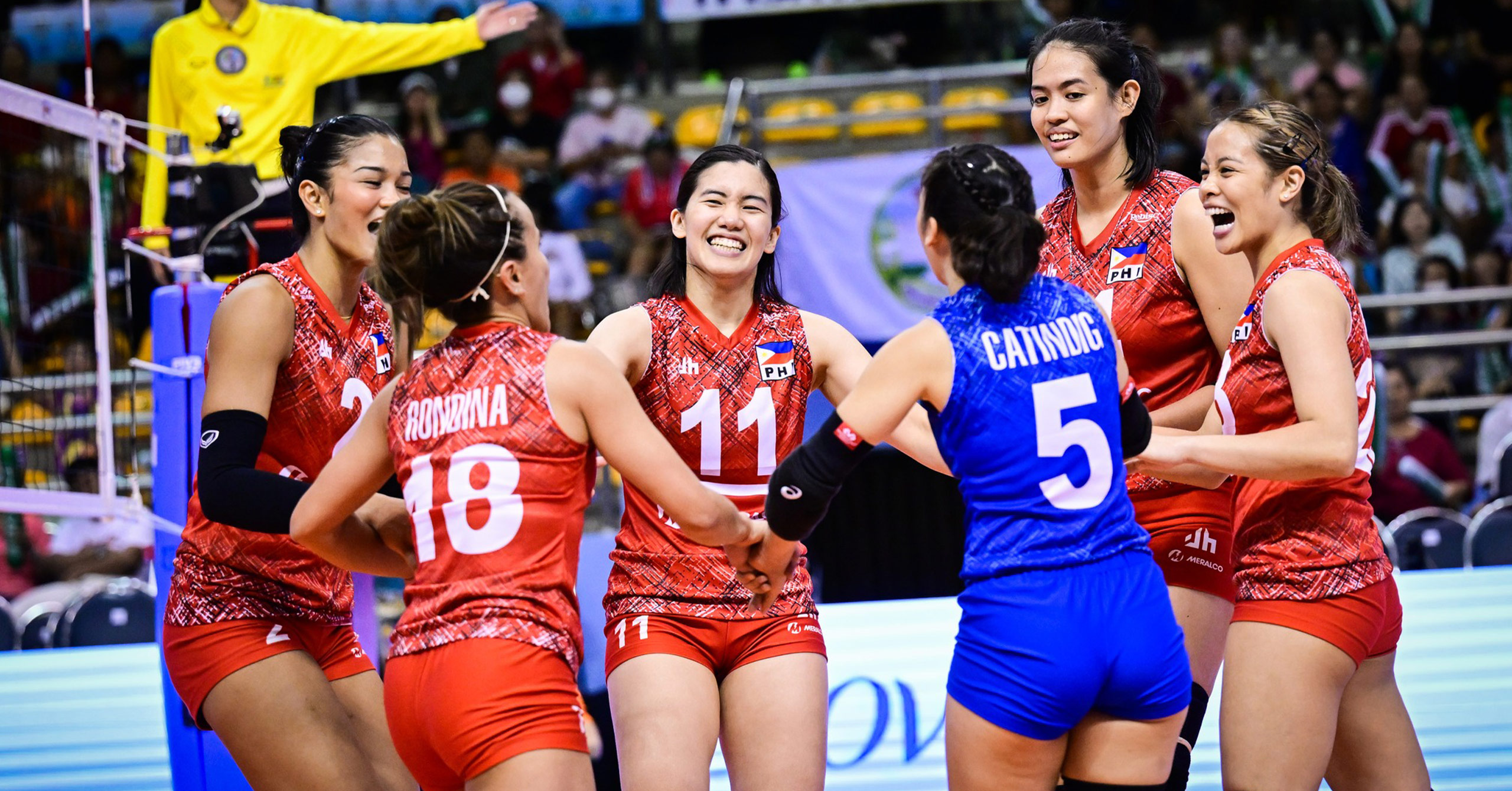 Team photo of Alas Pilipinas featuring captain Jia de Guzman