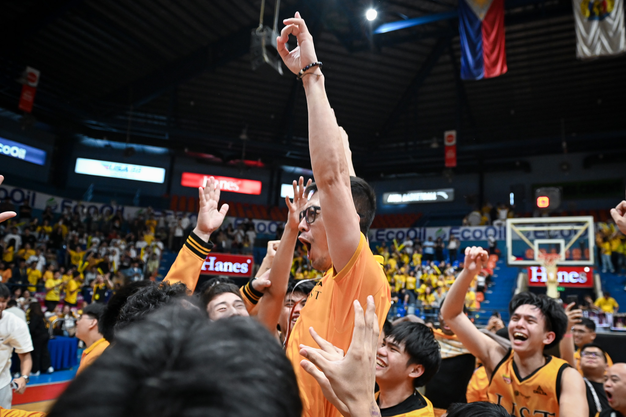 Uaap87 jrsbb - coach manu inigo-1225 - the game UST head coach Manu Iñigo getting the traditional victory ride after winning the Tiger Cubs' 12th UAAP Boys' Basketball championship.