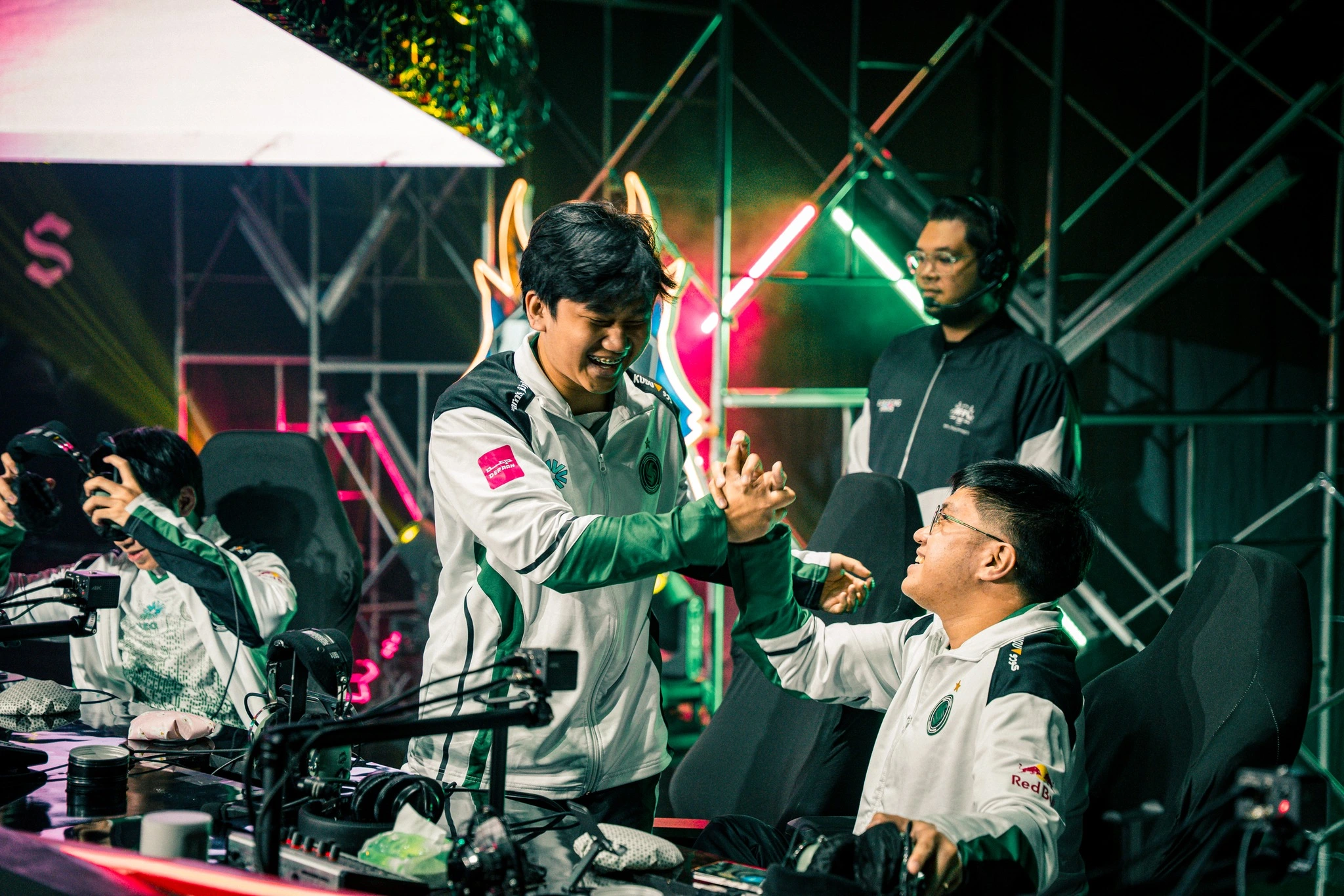 Team Falcons’ Owgwen Keeps His Spirts Up After Second Win